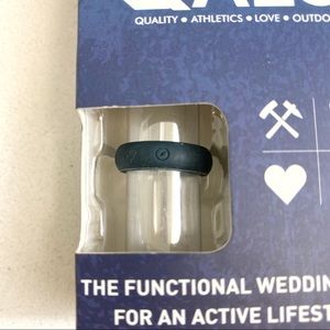 QALO Women's Outdoors Medical Grade Silicone Wedding Ring Gray Compass Size 5